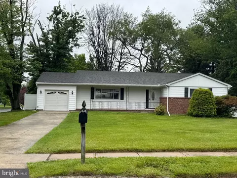 35 Bayberry Rd, Ewing, NJ 08618