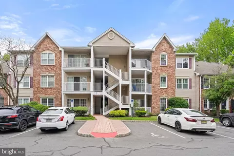 82 Cheverny Ct, Hamilton, NJ 08619