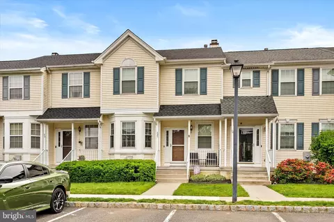 28 Amesbury Ct, Robbinsville, NJ 08691