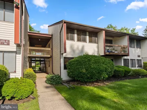 11 E Avon Dr #E, Hightstown, NJ 08520