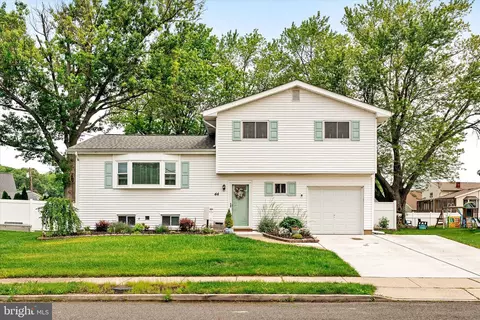 44 Rolling Ln, Hamilton, NJ 08690
