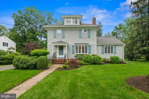 14 Willow Rd, Lawrenceville, NJ 08648