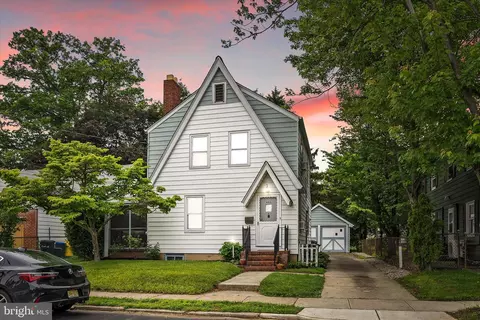 429 Greenway Ave, Ewing, NJ 08618