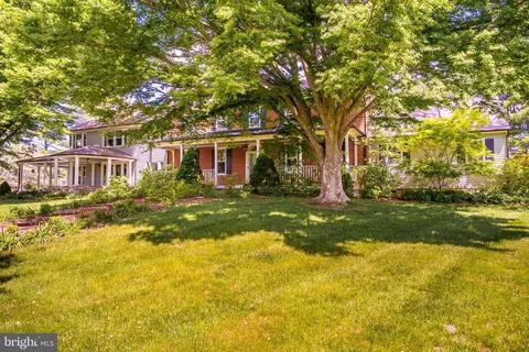 7 Finch Ct, Princeton Junction, NJ 08550