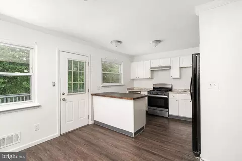 Entry Way - 4 Bittersweet Rd, Ewing, NJ 08638 photo 3 of 4
