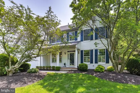 27 Milburne Ln, Robbinsville, NJ 08691