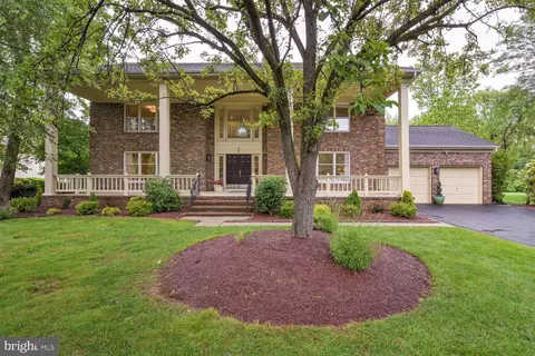 9 Le Parc Dr, Princeton Junction, NJ 08550