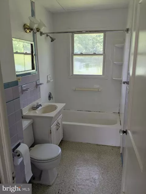 Bath - 195 Franklyn Rd, West Trenton, NJ 08628 photo 1 of 1