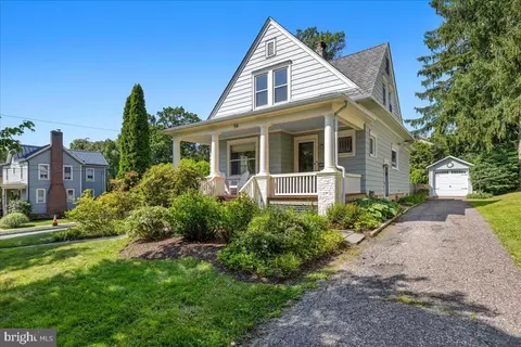54 N Greenwood Ave, Hopewell, NJ 08525