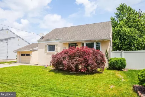 90 Hoover Ave, Hamilton, NJ 08619
