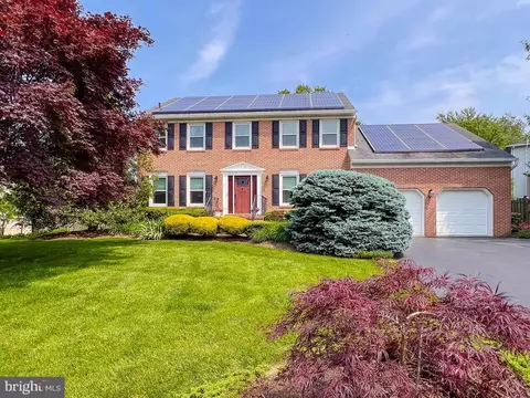 12 Dix Ln, Lawrence Township, NJ 08648