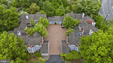 8 Railroad Pl, Pennington, NJ 08534
