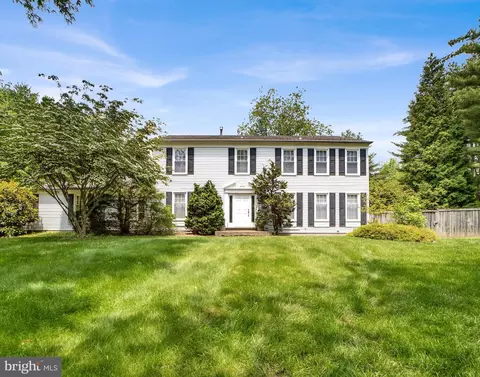 8 Knox Ct, Lawrenceville, NJ 08648