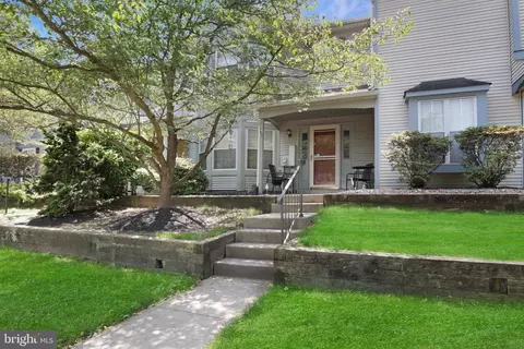 27 Beacon Ct, Robbinsville, NJ 08691