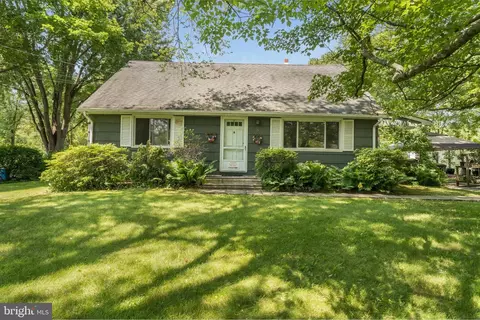 25 New Rd, Lambertville, NJ 08530