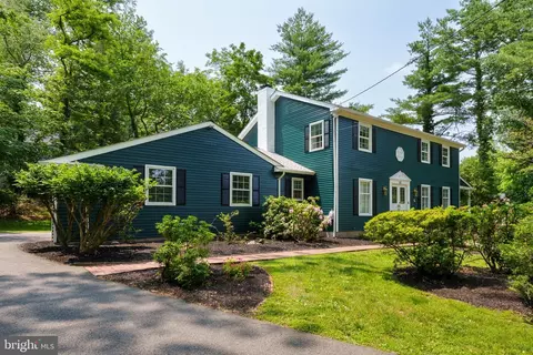 92 Lochatong Rd, Ewing, NJ 08628