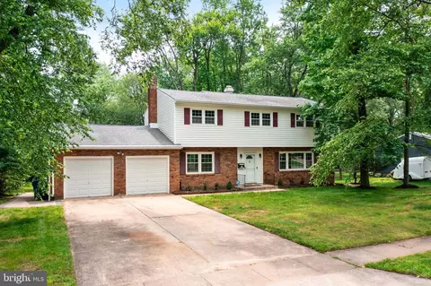 76 Stonicker Dr, Lawrence, NJ 08648