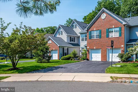 17 Ludlow Ct, Princeton Junction, NJ 08550