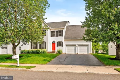 9 Hedgecroft Dr, Pennington, NJ 08534