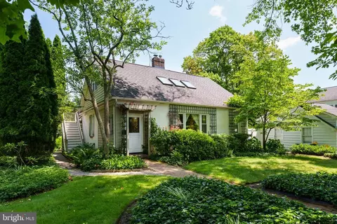 12 Manning Ln, Lawrence Township, NJ 08648