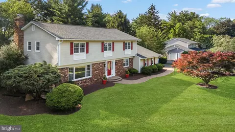 12 Stonelea Dr, Princeton Junction, NJ 08550