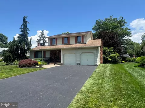 21 Stratton Dr, Hamilton, NJ 08690