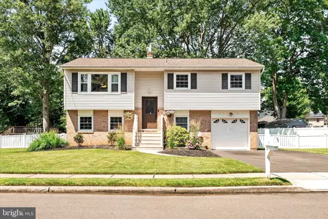 5 Wisteria La, Hamilton, NJ 08690