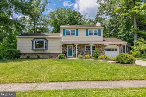 10 Camelia Ct, Lawrence Township, NJ 08648