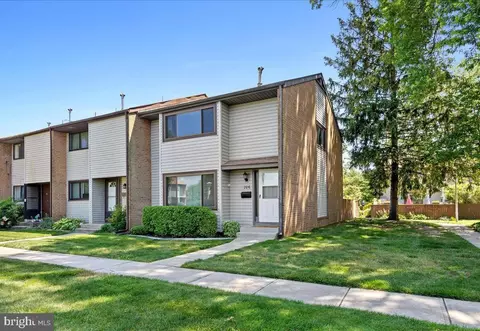 206 Canterbury Ct, Hightstown, NJ 08520