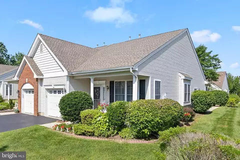 161 Meadowlark Dr, Hamilton, NJ 08690