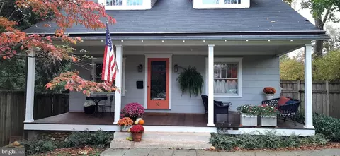 31 E Broad St, Hopewell, NJ 08525