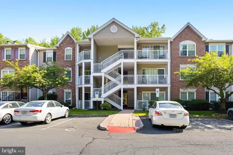 8 Cheverny Ct, Hamilton, NJ 08619