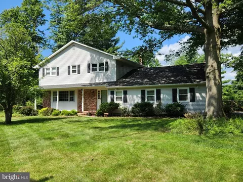 185 Spring Beauty Dr, Lawrenceville, NJ 08648