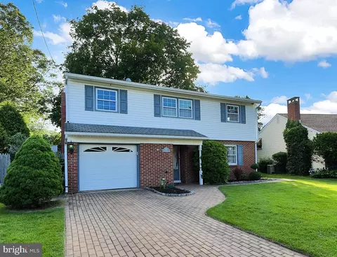 15 Constance Dr, Hamilton, NJ 08620