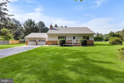 25 Tindall Rd, Robbinsville, NJ 08691