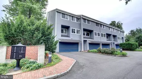27 Richard Ct, Princeton, NJ 08540