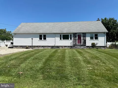 34 Lanning St, Ewing, NJ 08618