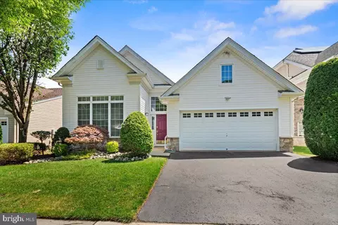 19 Galileo Dr, Cranbury, NJ 08512