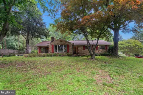 1 High Acres Dr, Ewing, NJ 08628