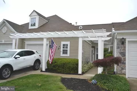 39 Sparrow Dr, Hamilton, NJ 08690