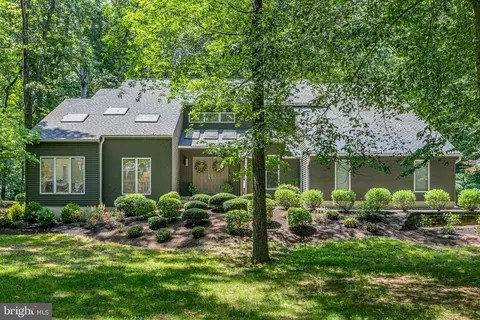 9 Sleepy Hollow Ln, Princeton Junction, NJ 08550