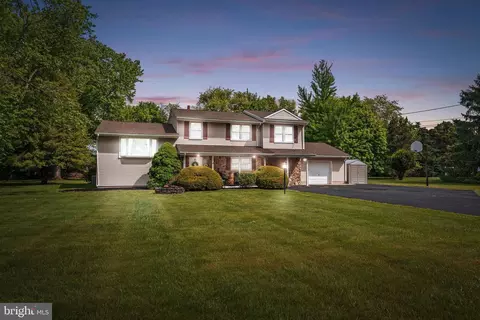 73 Tindall Rd, Robbinsville, NJ 08691