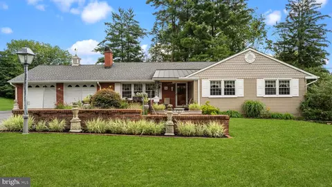 14 Farm Rd, Trenton, NJ 08638