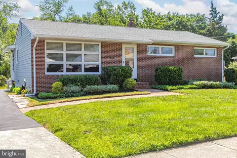 318 Montana Ave, Hamilton, NJ 08619