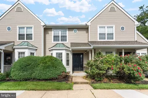 18 Washington Ct, Hightstown, NJ 08520