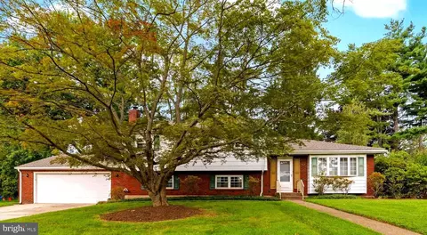 6 Hickory Hl, Ewing, NJ 08618