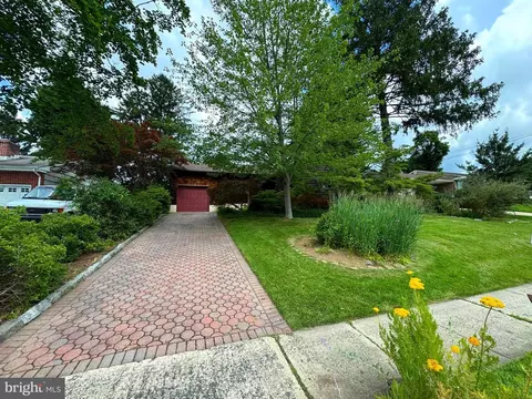9 Worthington Dr, Ewing, NJ 08638