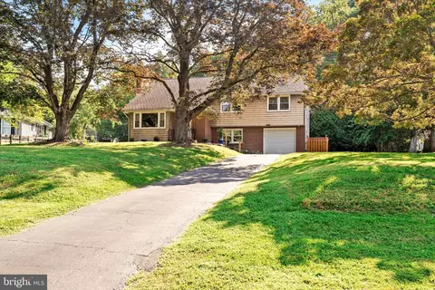 8 Edwards Pl, Ewing, NJ 08628