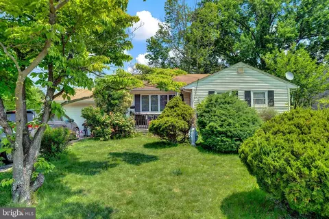 33 Sherbrooke Rd, Ewing, NJ 08638