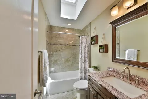 Bath - 12 Rydal Dr, Lawrence Township, NJ 08648 photo 2 of 4